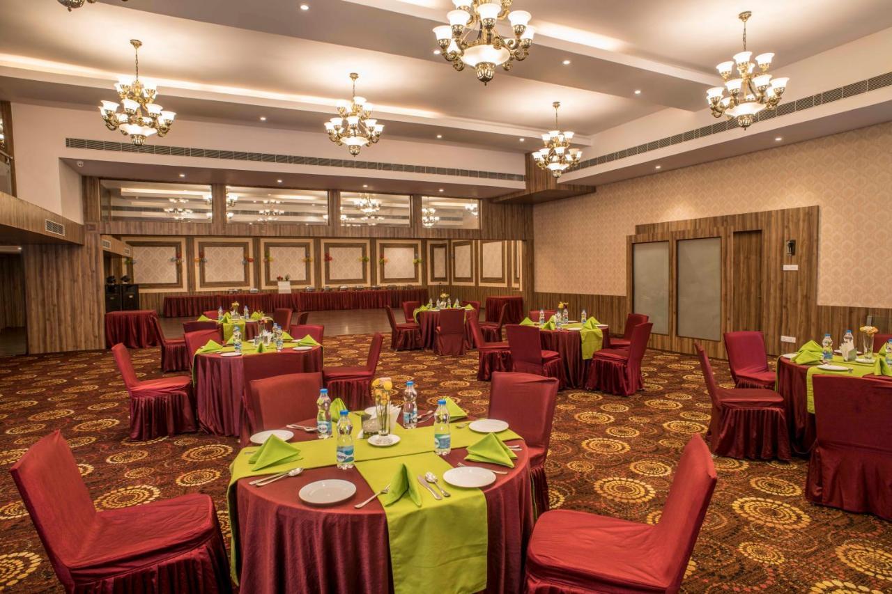 Club Central Болпур Экстерьер фото